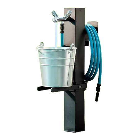 Водопроводный кран в саду